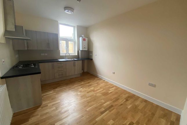 Flat to rent in High Road, Leytonstone