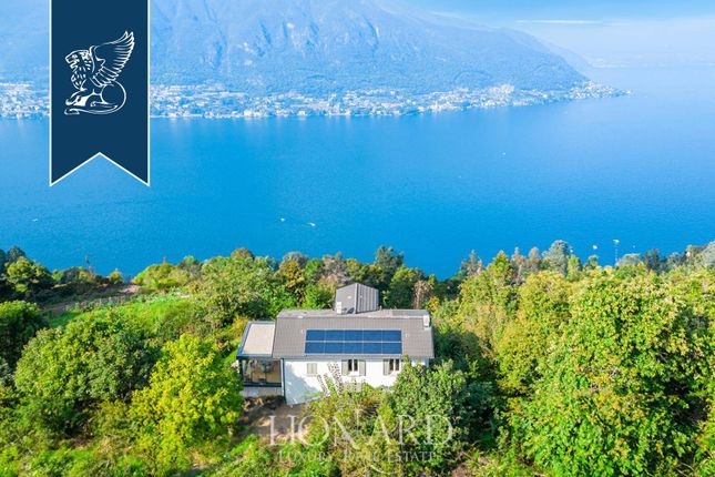 Villa for sale in Faggeto Lario, Como, Lombardia