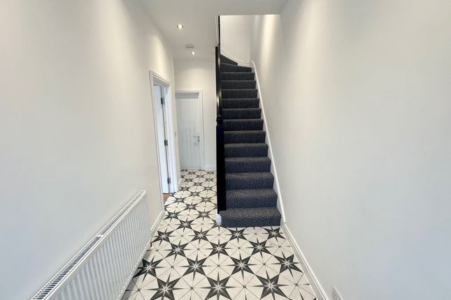 79, London photo 4