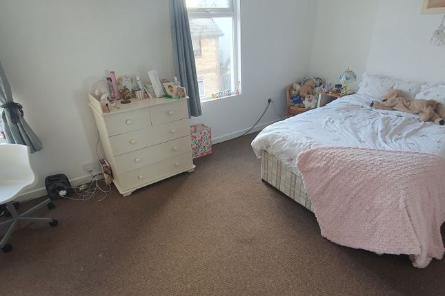 17 Moira Street, Cardiff photo 3