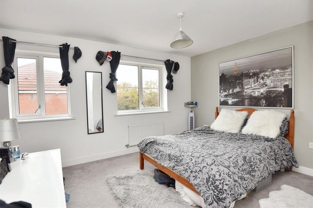 6, Spinners Way, Gillingham photo 3