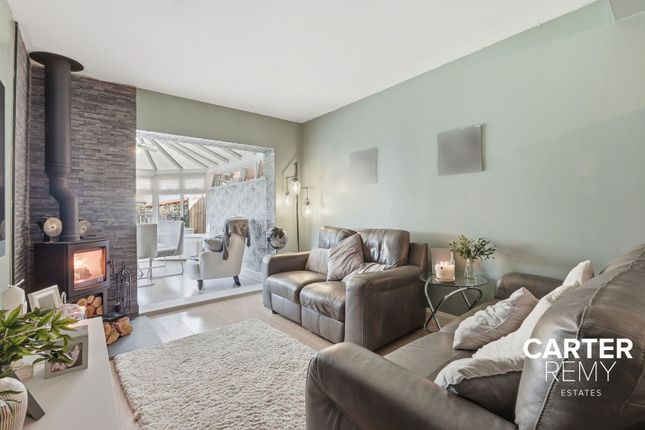 65, Highfield Gardens, Grays photo 2