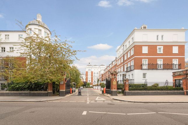 Flat to rent in Chantry Square, Oak Lodge Chantry Square