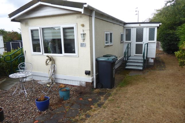 1-bed caravan on 17, Newlands Park, Bedmond Road, Bedmond, Abbots Langley, £55,000