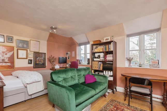 Flat 13, Park View Court,, Dashwood Road, Kent photo 2