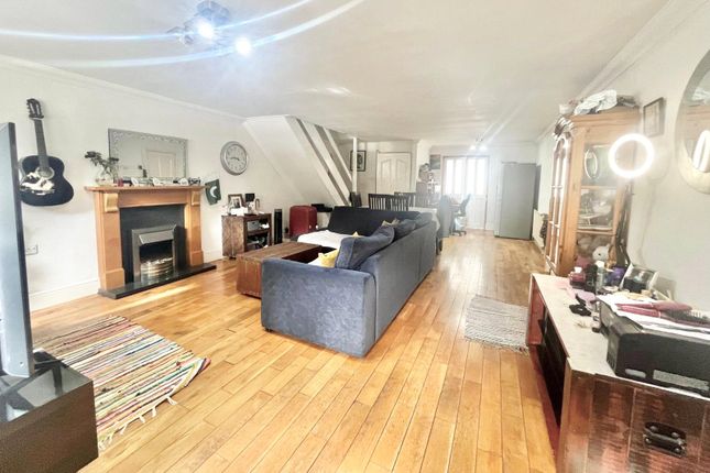 1, Water Lane, Farnham photo 4
