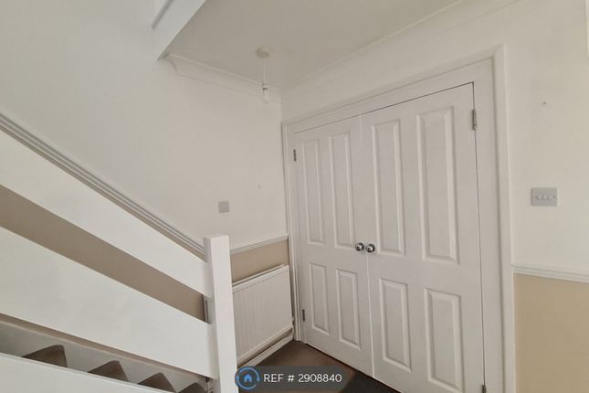Old Castle Walk, Gillingham photo 3