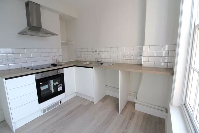 Thumbnail Flat to rent in Leigh Road, London