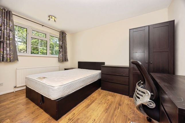 83, Southway, Surrey photo 4