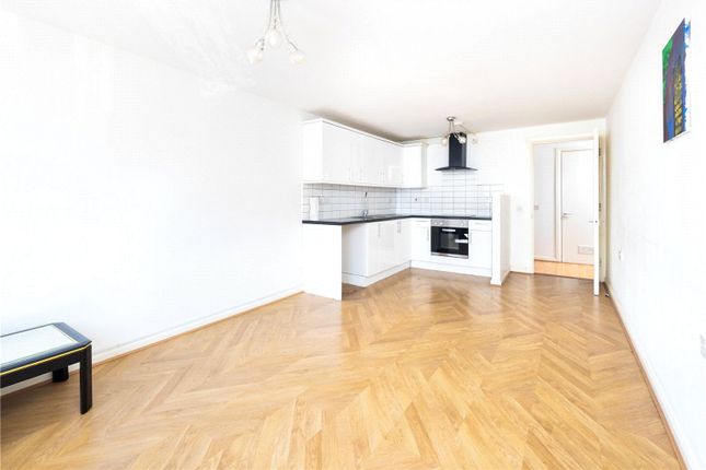 3-bed flat on Glasshouse Fields, London, £2,900/mo
