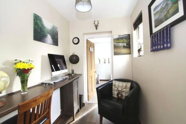 Flat A, 20, Lynton Avenue, UK photo 5