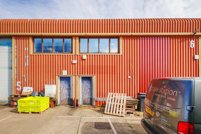 Light industrial to let in Blacknest Road, Alton