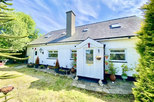 Thumbnail Detached house for sale in Sarn, Pwllheli