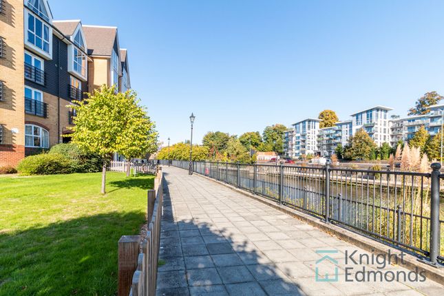 Flat for sale in St. Peters Street, Scotney Gardens