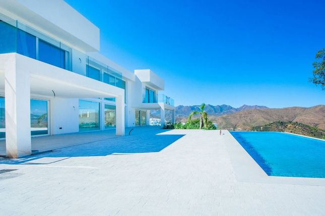 Villa for sale in Ojén, Málaga, Andalusia, Spain