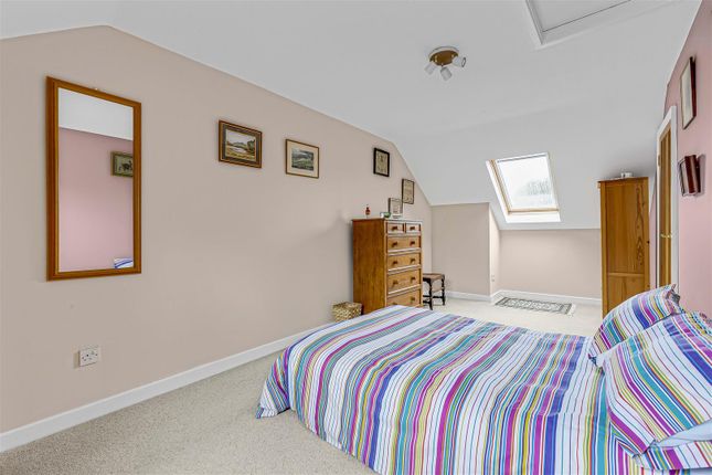 End terrace house for sale in Inner Park Road, London