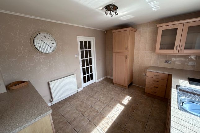 14, Primrose Drive, Hull photo 5