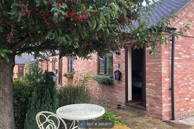 Studio flat on Parks Rest, Gatehouse Lodges Cadeby Lane, Cadeby, Market Bosworth, Nuneaton, £1,040/mo