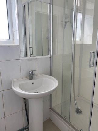 17a, Oakwood Avenue, Southall photo 4
