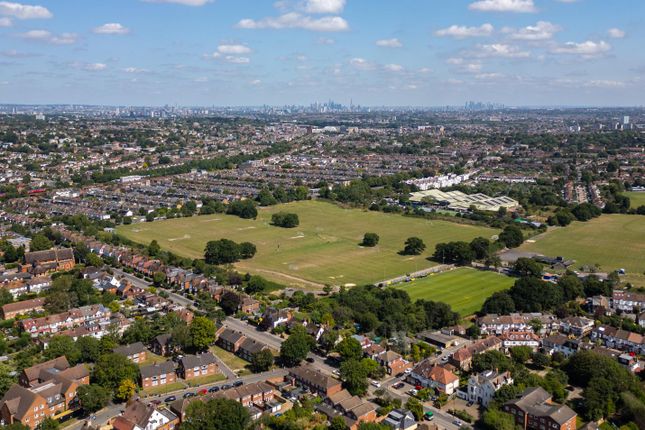 82, Meadowview Road, Raynes Park photo 4