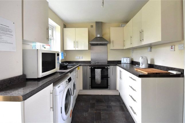 Room C, 125, Roman Way, Surrey photo 3