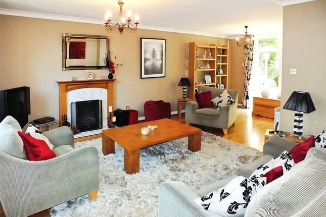 45, Heathpark Drive, Surrey photo 2