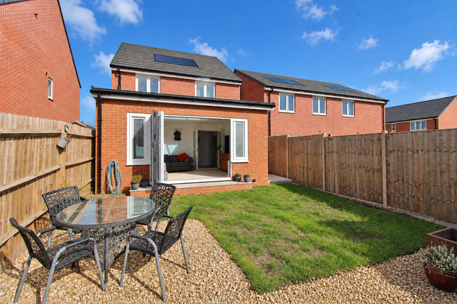 36, The Poplars, Fareham photo 3