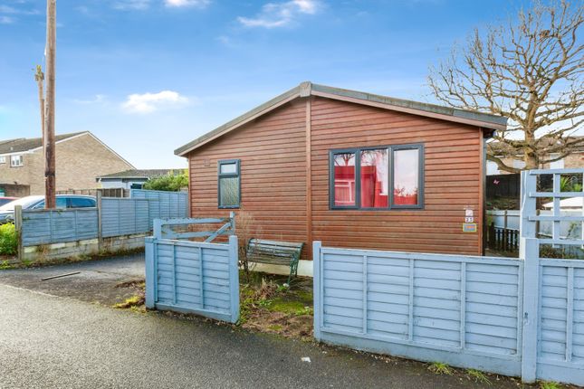 2-bed house on 25, Brownfield Gardens, Berkshire, £180,000