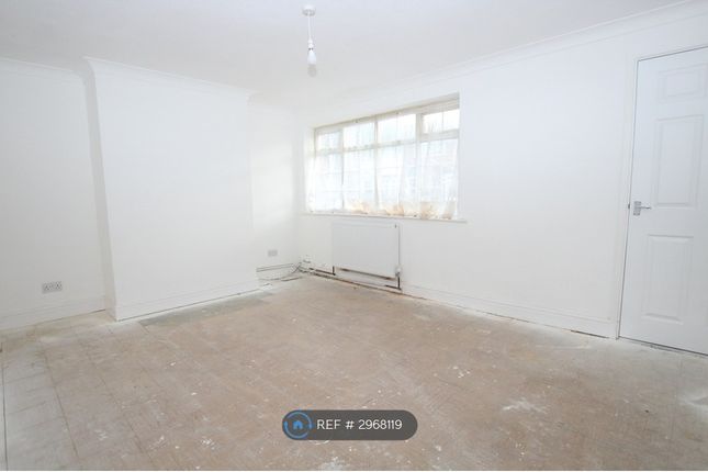 Honeysuckle Court, Sittingbourne photo 4