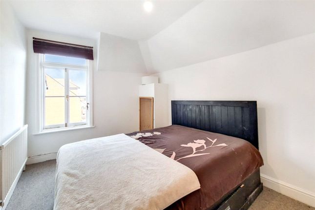 Flat for sale in Tottenham Lane, London