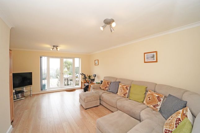 15, Folly Drive, Highworth,Swindon photo 2