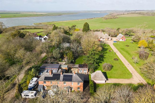 bridge end cottage, Ferry Road, Burnham-On-Crouch photo 2