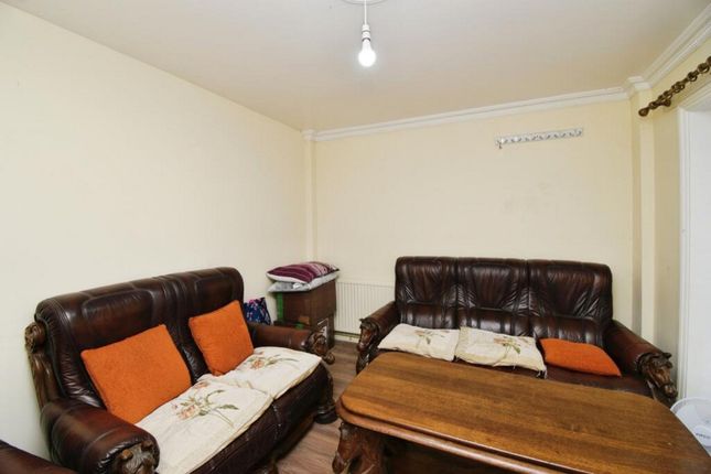 18, Manford Cross, Chigwell photo 4