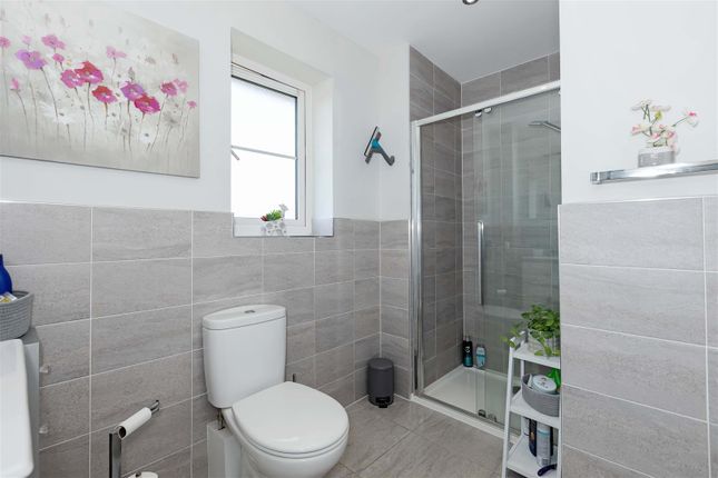 5, Weald Place, Worthing photo 4