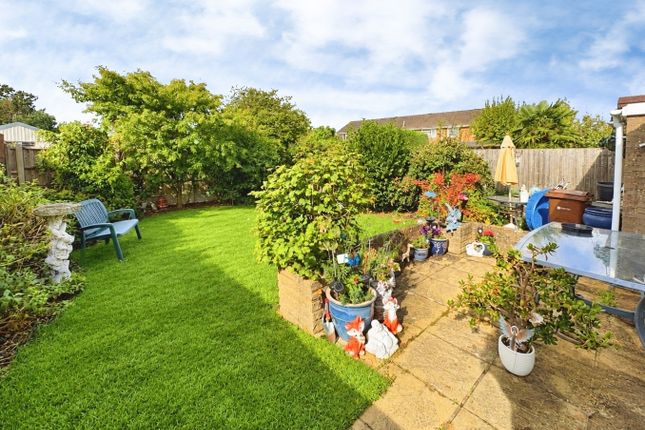 10, Ash Lodge Drive, Ash photo 2