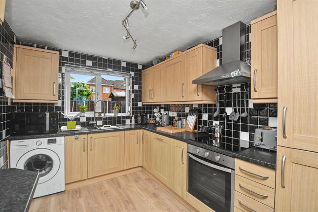 22, Sherwood Close, Corby photo 2