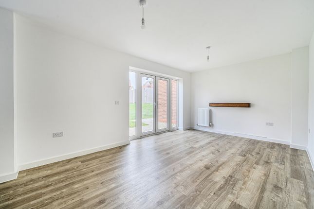 10, Colt View, Southampton photo 3