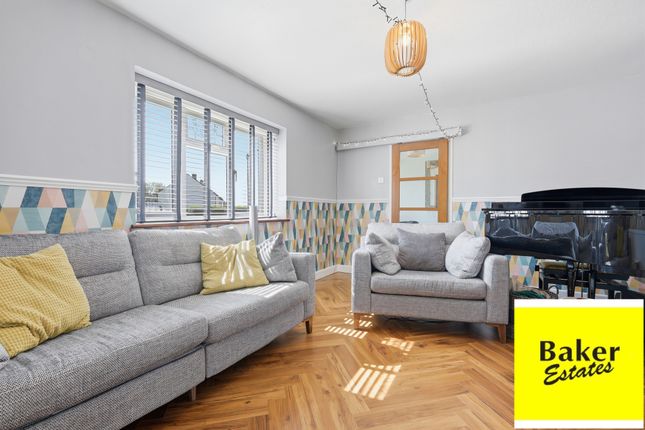 10, Burrow Green, Chigwell photo 4