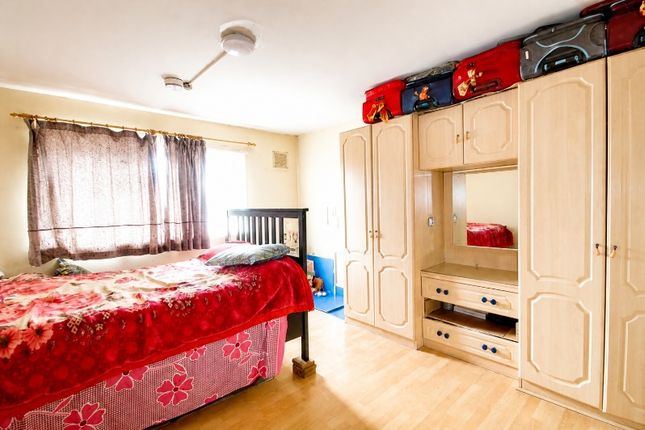 72 Scarle Road, Wembley photo 5