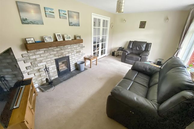 14, Ross Walk, Newton Aycliffe photo 3