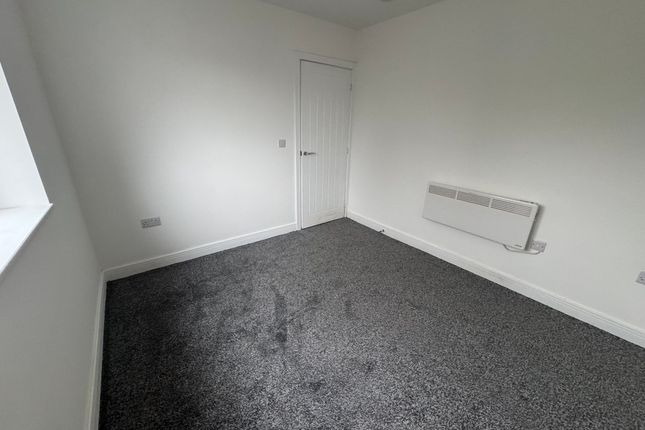 FLAT A 58 High Street, Rhymney photo 3