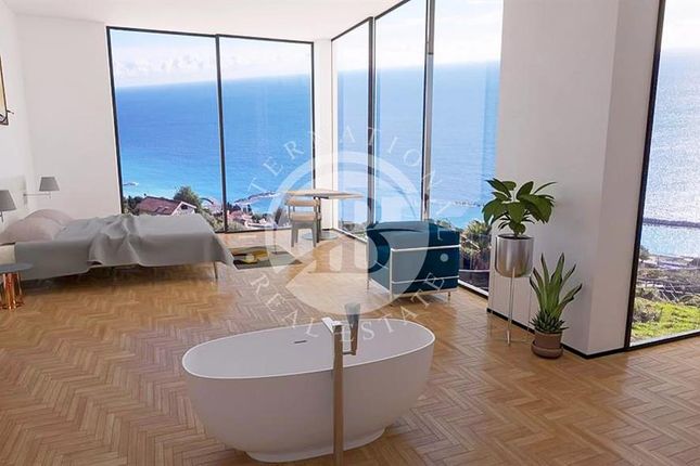 Villa for sale in Ospedaletti, Liguria, 18014, Italy