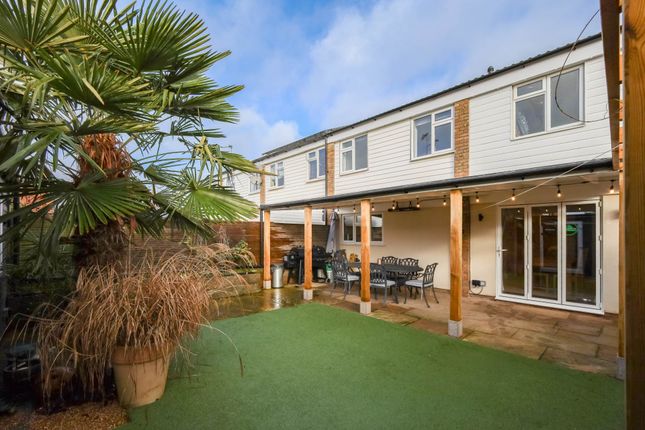 55, Smugglers Way, Horsham photo 2