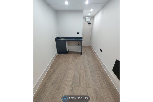Oulton Crescent, Potters Bar photo 4