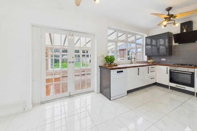 65, Houghton Road, Dunstable photo 2