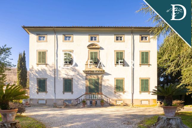 Thumbnail Villa for sale in Via Del Castellaccio, Lucca, Toscana