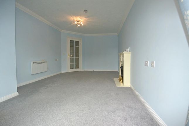 Flat for sale in Station Road, Addlestone