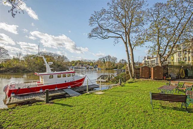 Houseboat for sale in Russell Road, Shepperton