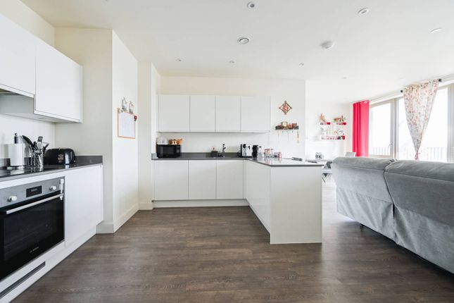 Flat for sale in New Village Avenue E14, Poplar, London,