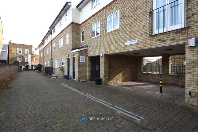 Flat to rent in Field Gate House, Watford